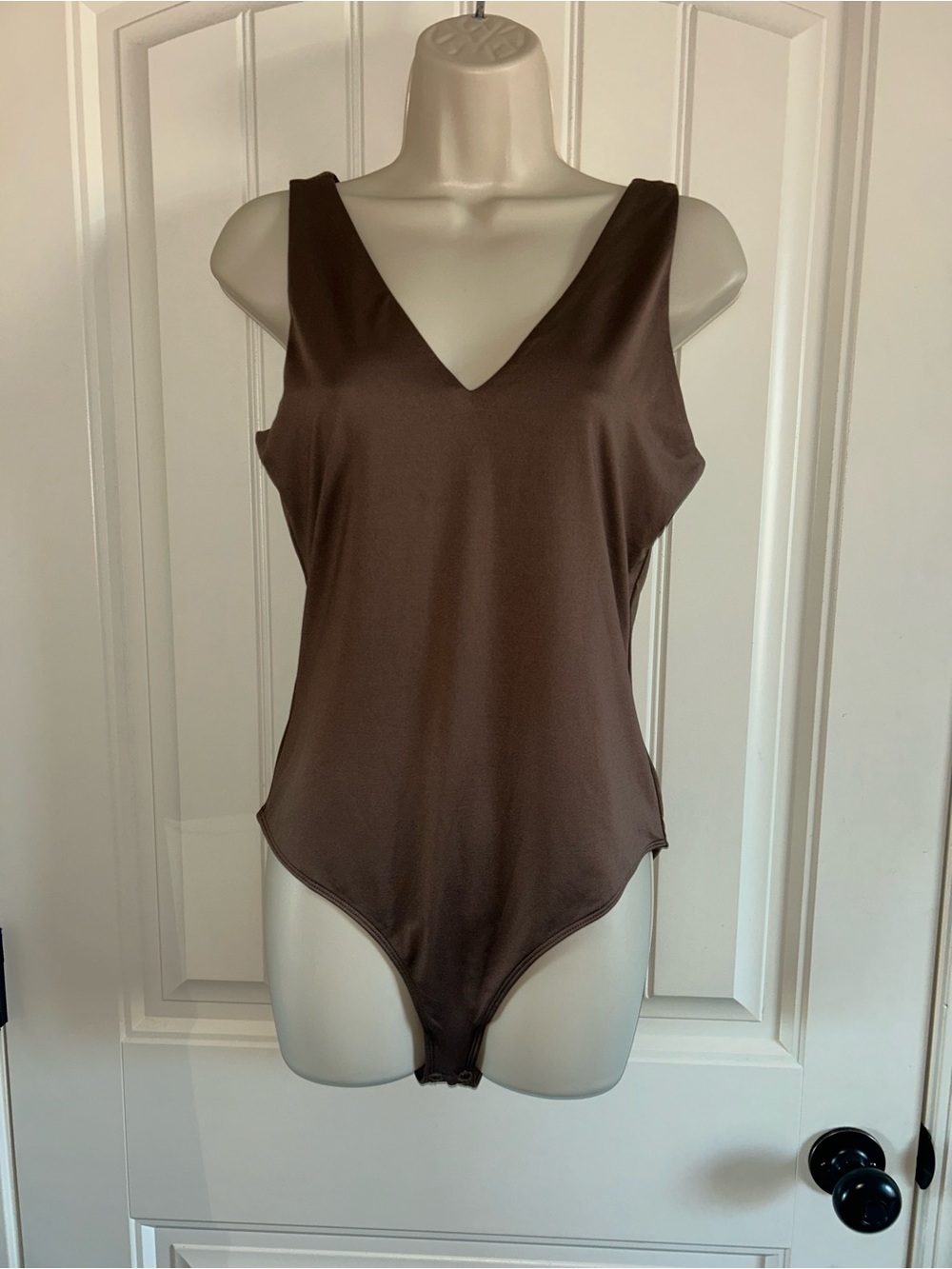 NWT nine britton Chocolate Brown V-Neck Tank Bodysuit Sz M